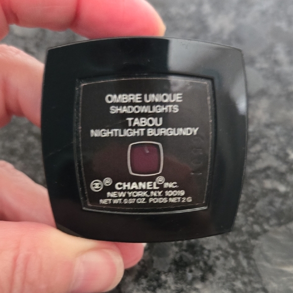 CHANEL "Nightlight Burgundy" Shadowlights Eyeshadow Mirror Compact - Picture 4 of 4